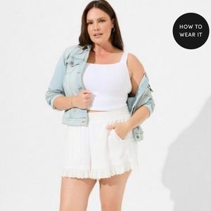 Torrid Size 1 White 5 Inch Pull-On Washable Gauze Smocked Ruffle Short NWT